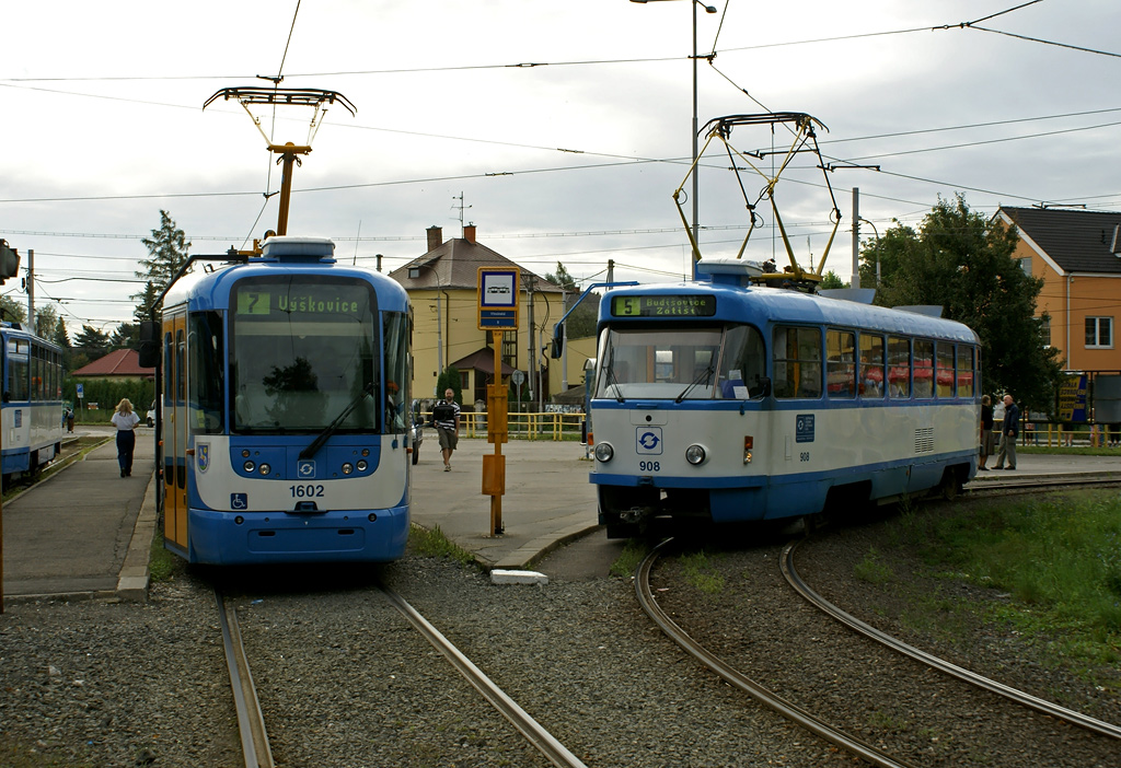 Острава, Vario LF3.E № 1602; Острава, Tatra T3SUCS № 908 Острава, Vario LF3.E № 1602; Острава, Tatra T3SUCS № 908