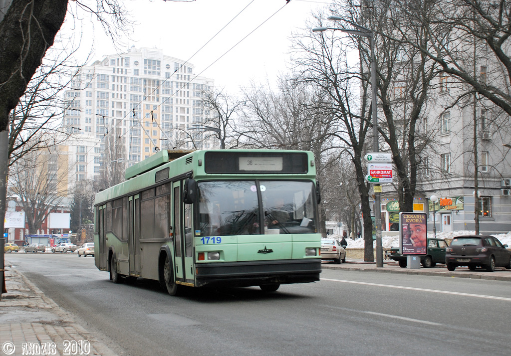 Киев, МАЗ-103Т № 1719
