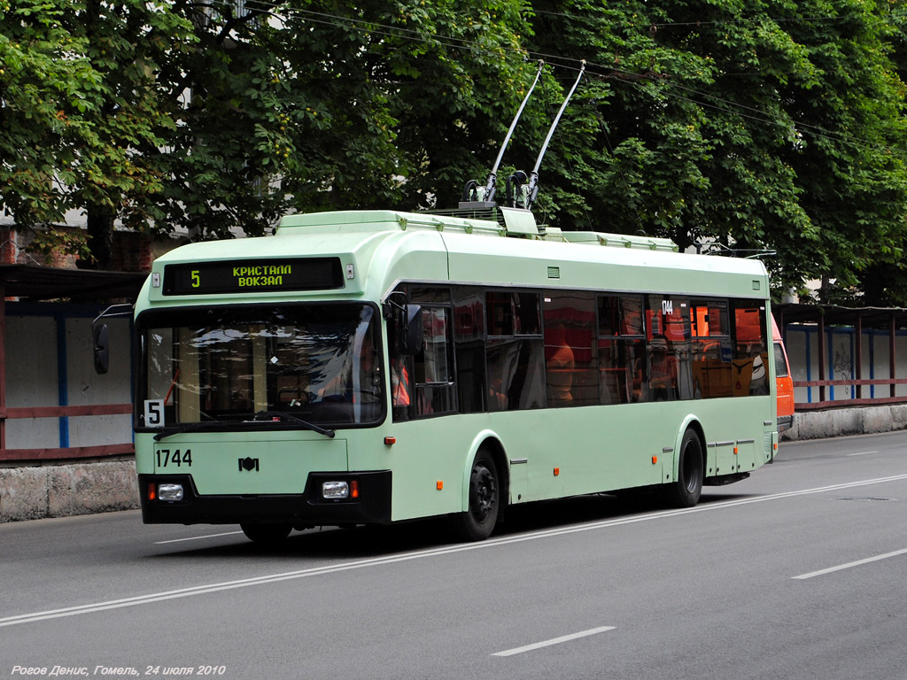 Гомель, БКМ 32102 № 1744