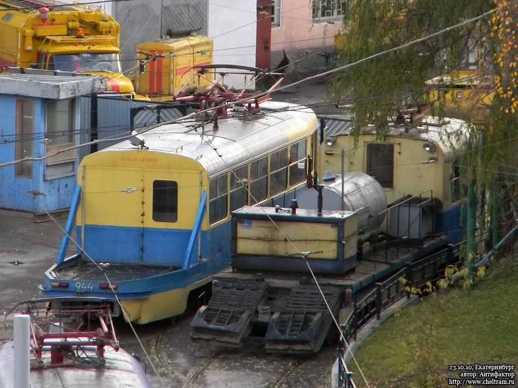 Екатеринбург, Tatra T3SU (двухдверная) № 944; Екатеринбург, Tatra T3SU (двухдверная) № 925