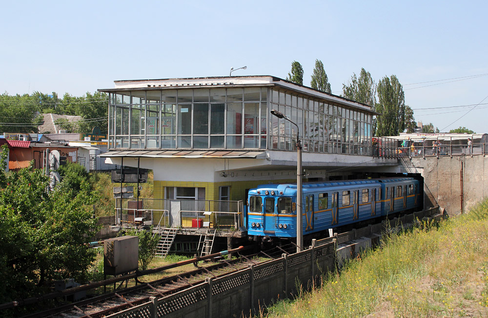 Kyiv — Metro — Line M1 (red)