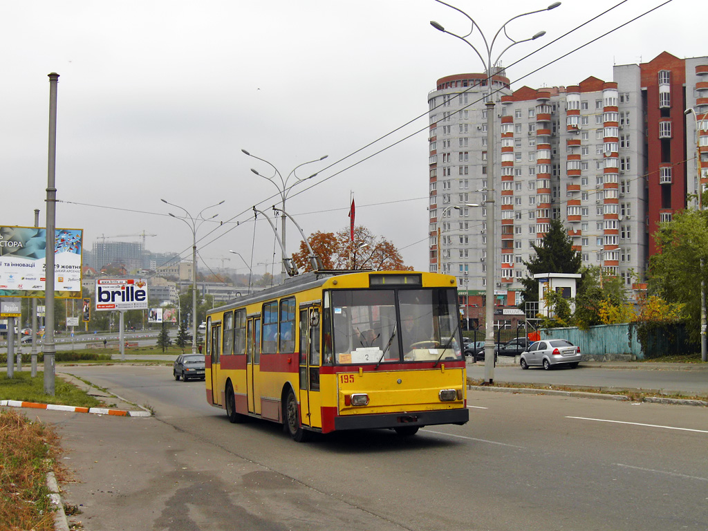 Киев, Škoda 14Tr02/6 № 195