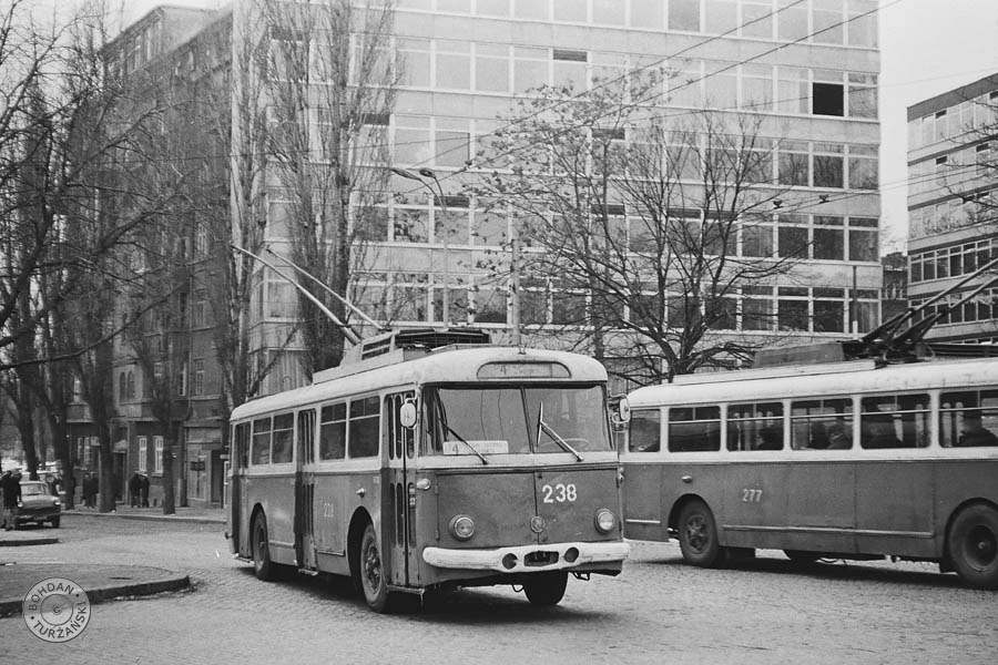 София, Škoda 9Tr6 № 238; София, Škoda 9Tr10 № 277; София — Исторически снимки — Тролейбуси (1941–1989)
