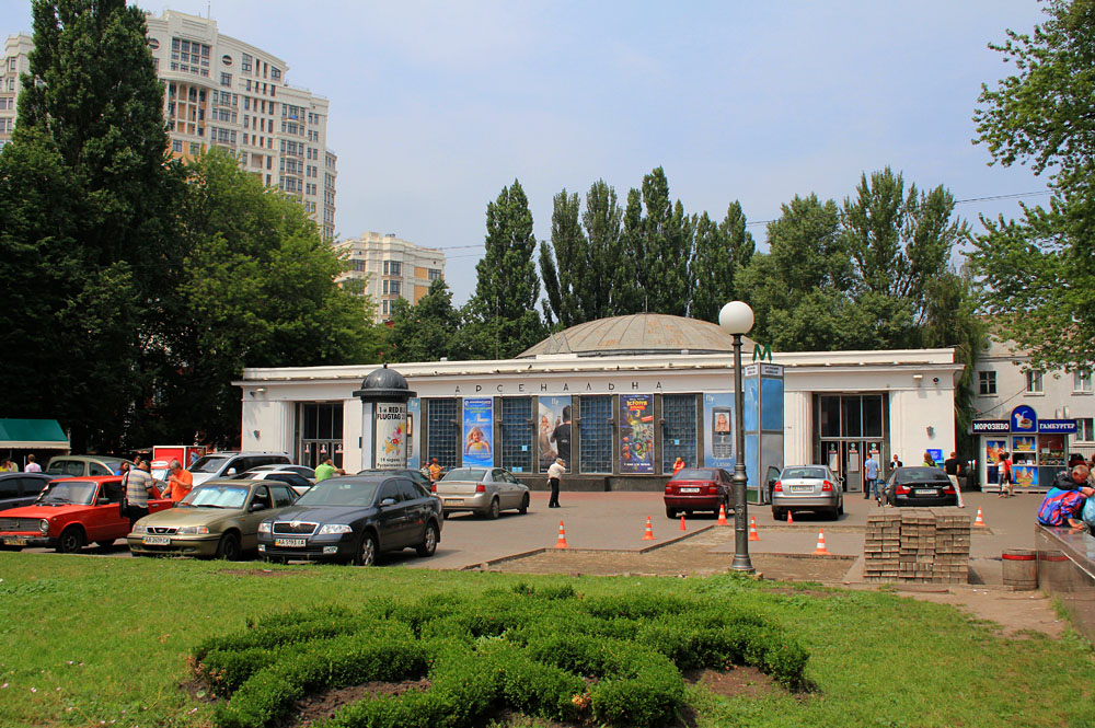Kyiv — Metro — Line M1 (red)