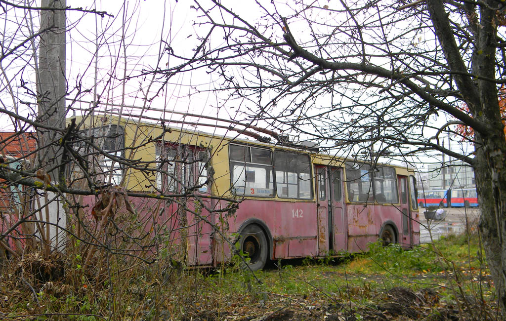 Тверь, ЗиУ-682В [В00] № 142; Тверь — Троллейбусный парк