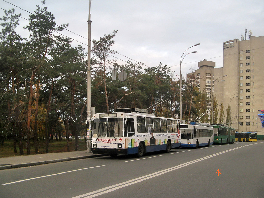 Киев, ЮМЗ Т2 № 4228