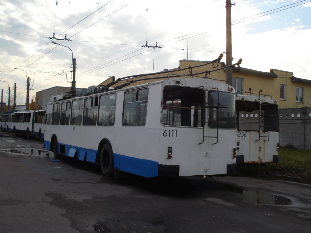 Санкт-Петербург, ЗиУ-682В № 6111