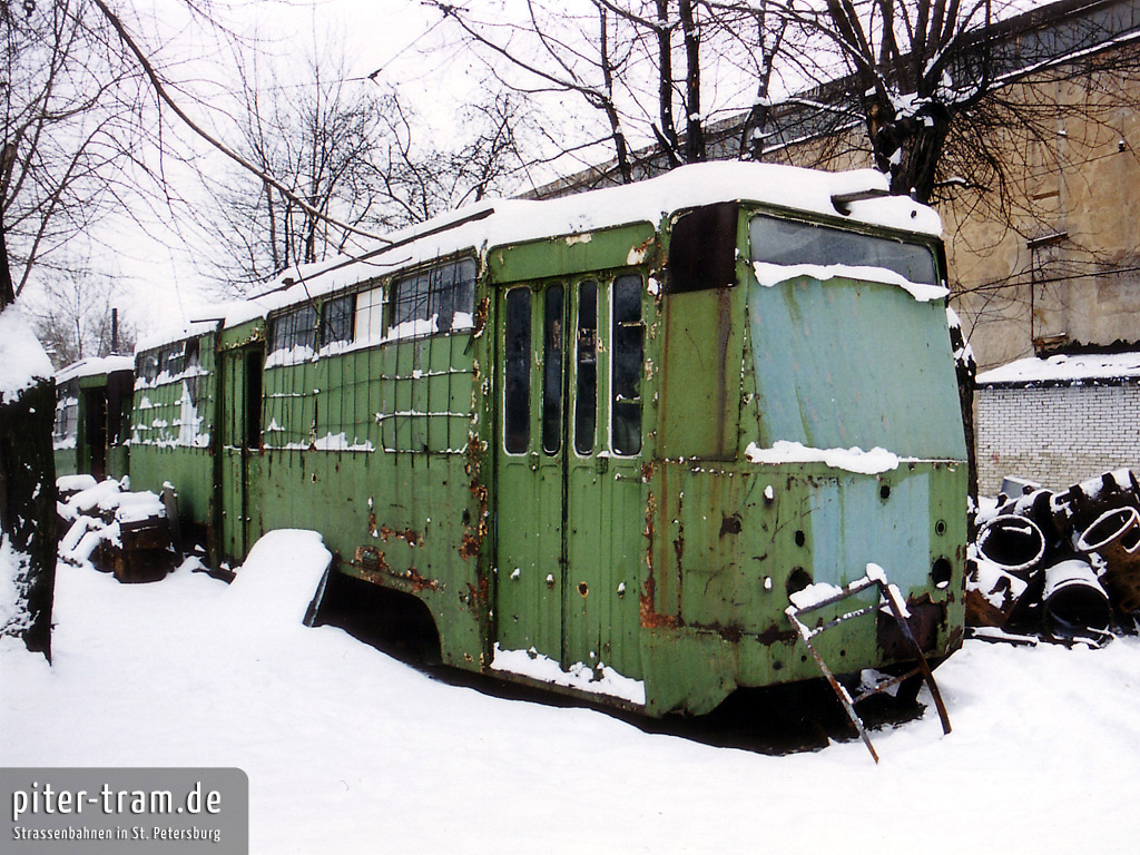 Sankt-Peterburg, LM-68M № 8513; Sankt-Peterburg — Barns and sheds