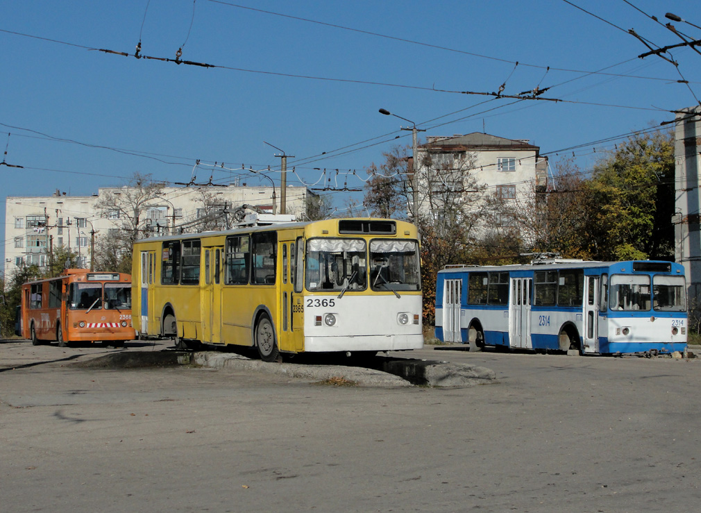 Севастополь, ЗиУ-682В-012 [В0А] № 2365; Севастополь, ЗиУ-682В [В00] № 2314