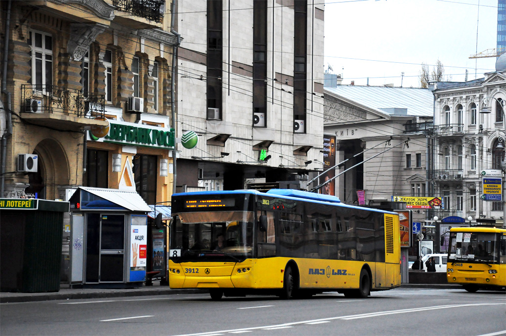 Kiiev, LAZ E183D1 № 3912