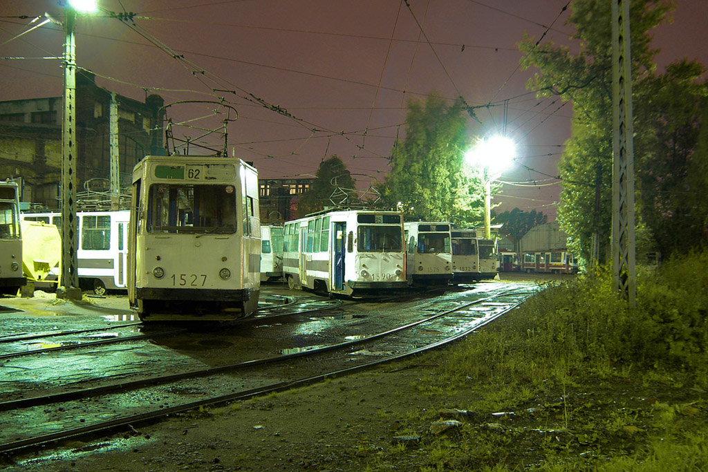 Санкт-Петербург, ЛМ-68М № 1527; Санкт-Петербург, ЛМ-68М № 1590