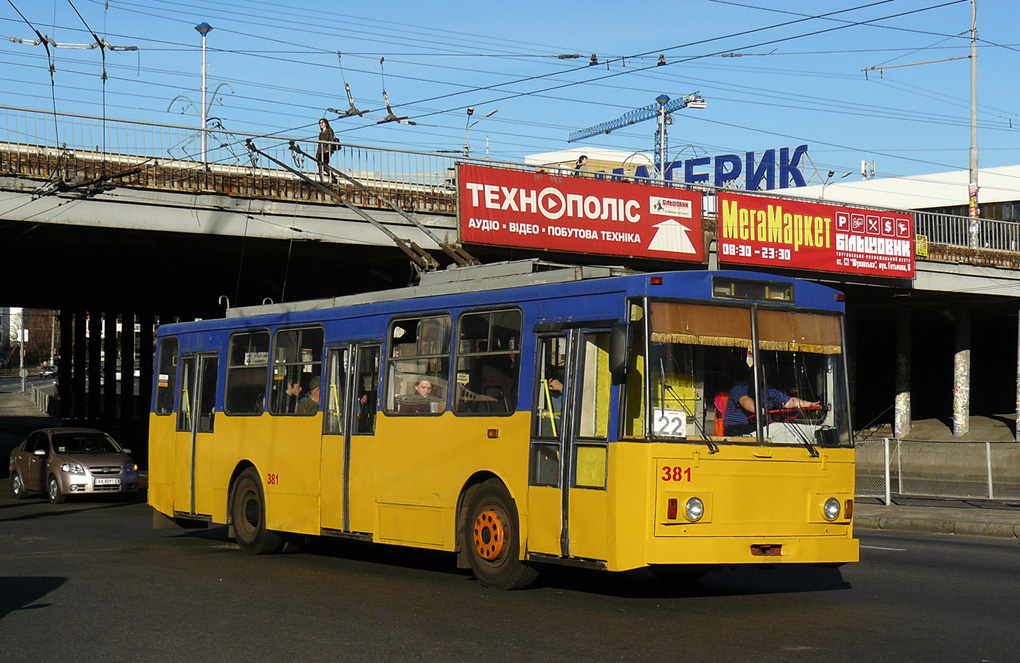 基辅, Škoda 14Tr02/6 # 381 基辅, Škoda 14Tr02/6 # 381