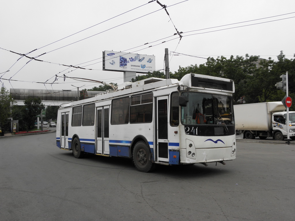 Владивосток, ЗиУ-682Г-016.02 № 241