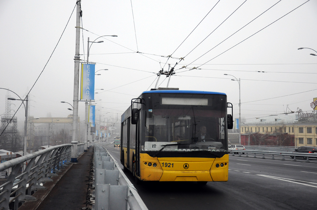 Киев, LAZ E183D1 № 1921