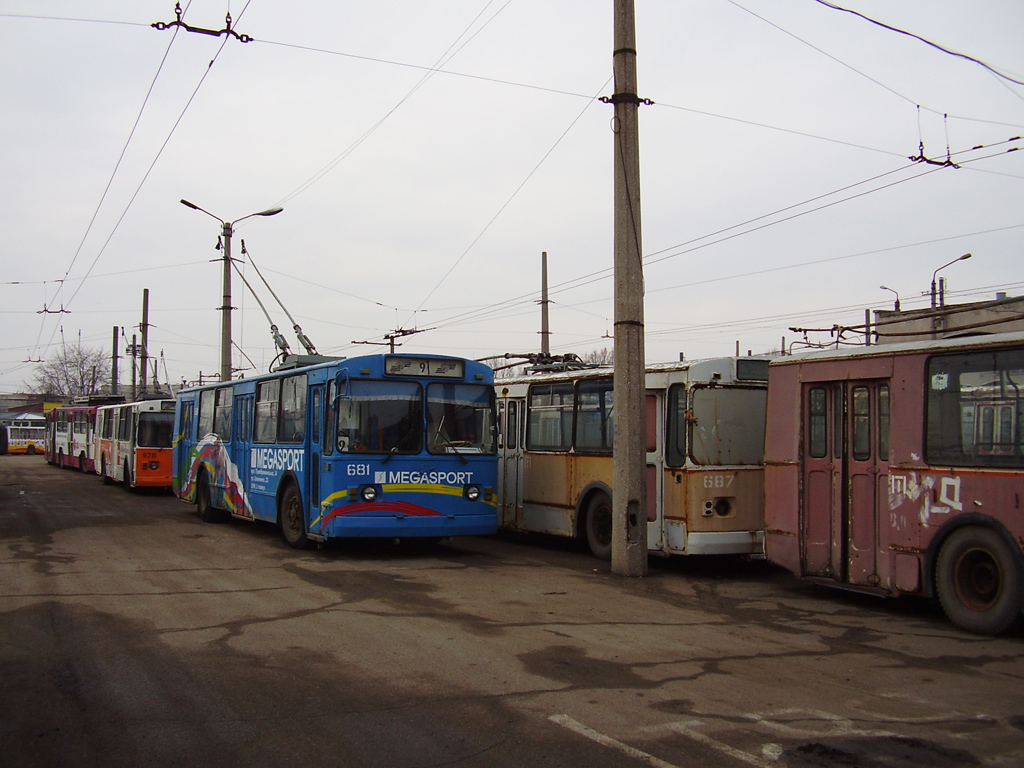 Одесса, ЮМЗ Т1 № 2025; Одесса, ЗиУ-682В-012 [В0А] № 681; Одесса, ЗиУ-682В-013 [В0В] № 687