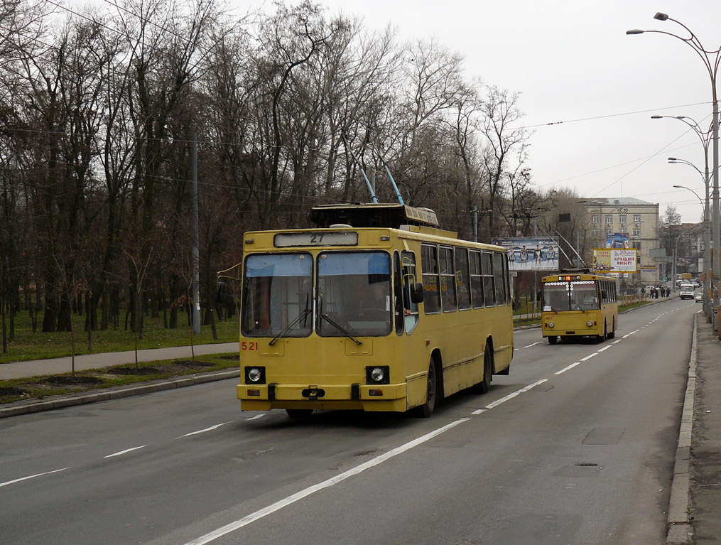 Киев, ЮМЗ Т2 № 521