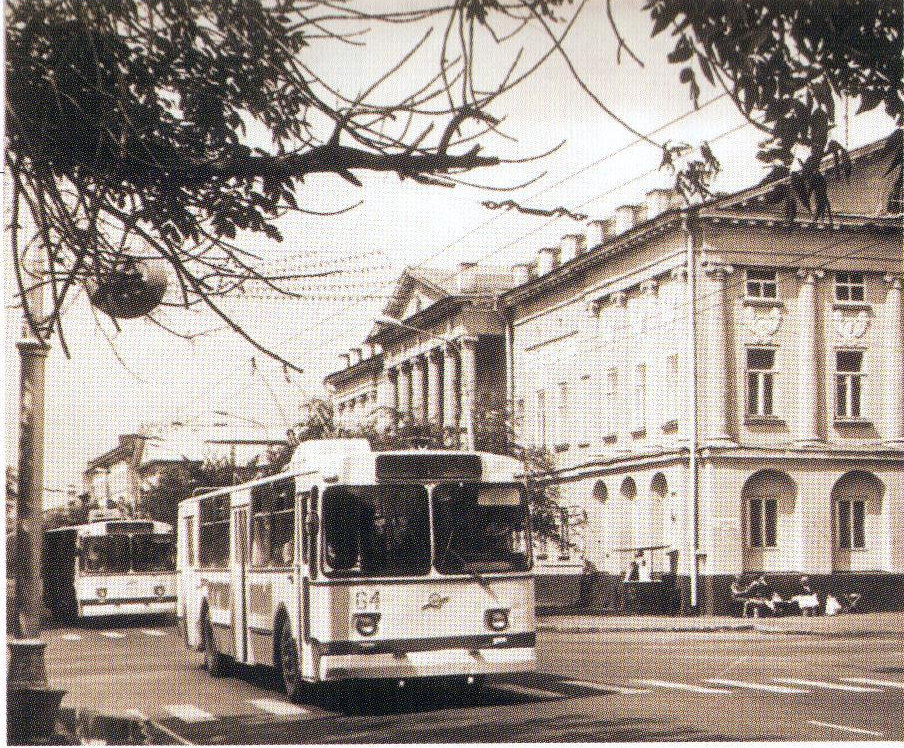 Арэнбург, ЗиУ-682В № 64; Арэнбург, ЗиУ-682В № 35 Арэнбург, ЗиУ-682В № 64; Арэнбург, ЗиУ-682В № 35