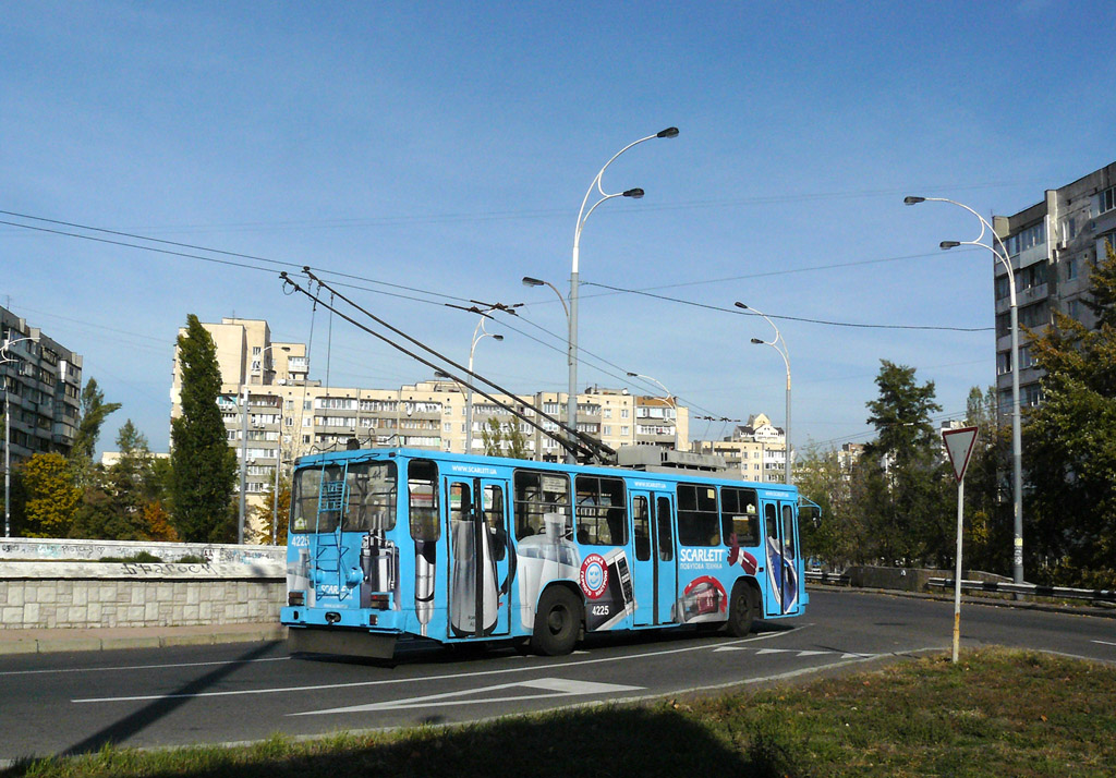 Киев, YMZ T2 № 4225