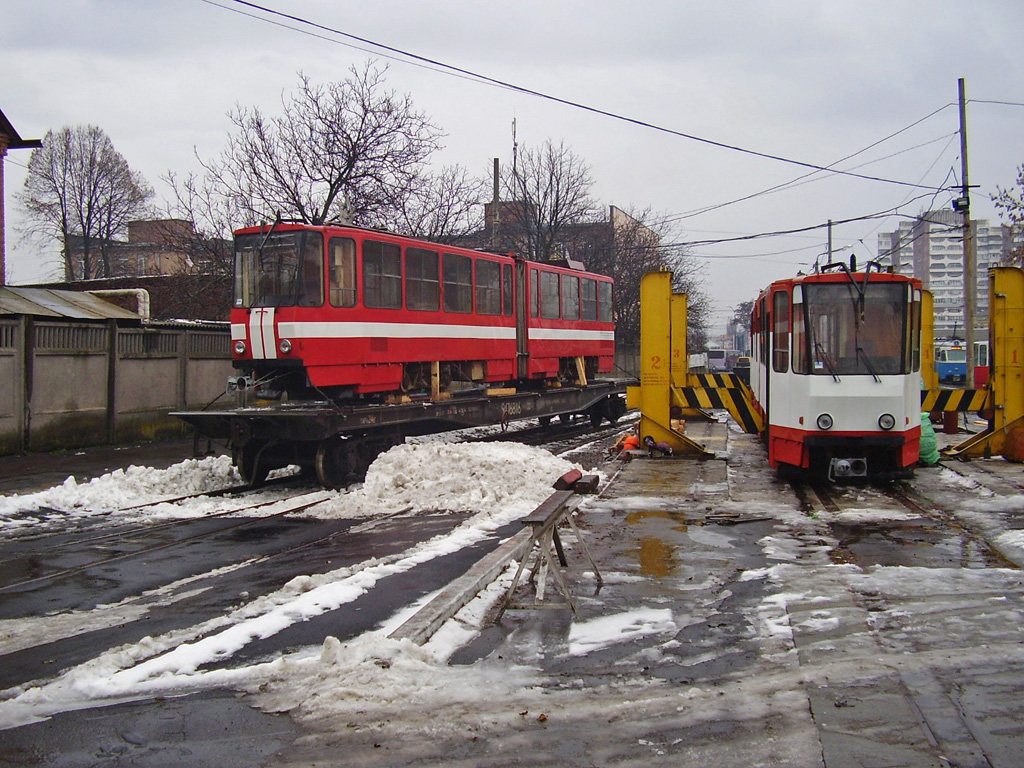 Винница, Tatra KT4SU № 211; Винница, Tatra KT4SU № 169; Винница — Отправка вагонов в Житомир
