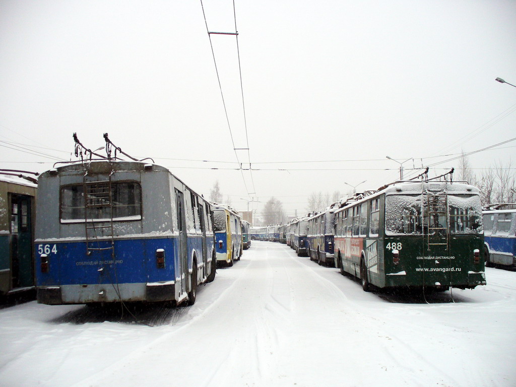Киров, ЗиУ-682Г [Г00] № 564; Киров, ЗиУ-682 КР Иваново № 488; Киров — Разные фотографии