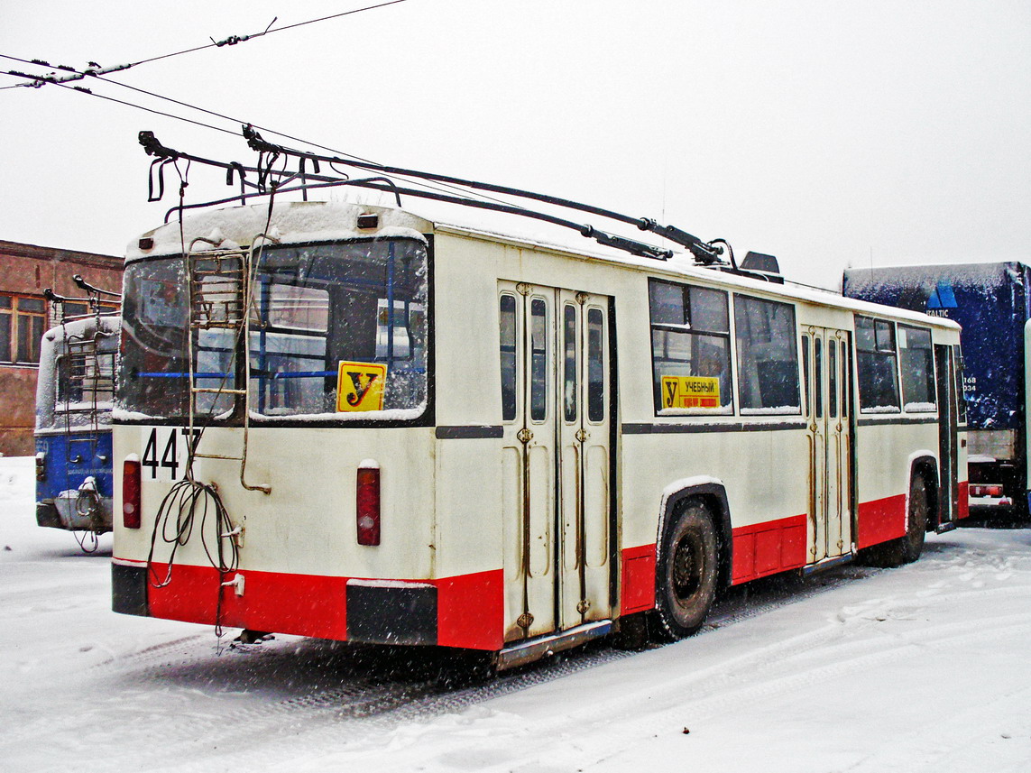 Киров, ЗиУ-682В № 447