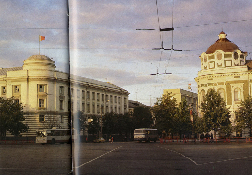 Тверь, ЗиУ-682В № 107; Тверь — Старые фотографии (1917—1991); Тверь — Трамвайные линии: Центральный район; Тверь — Троллейбусные линии: Центральный район