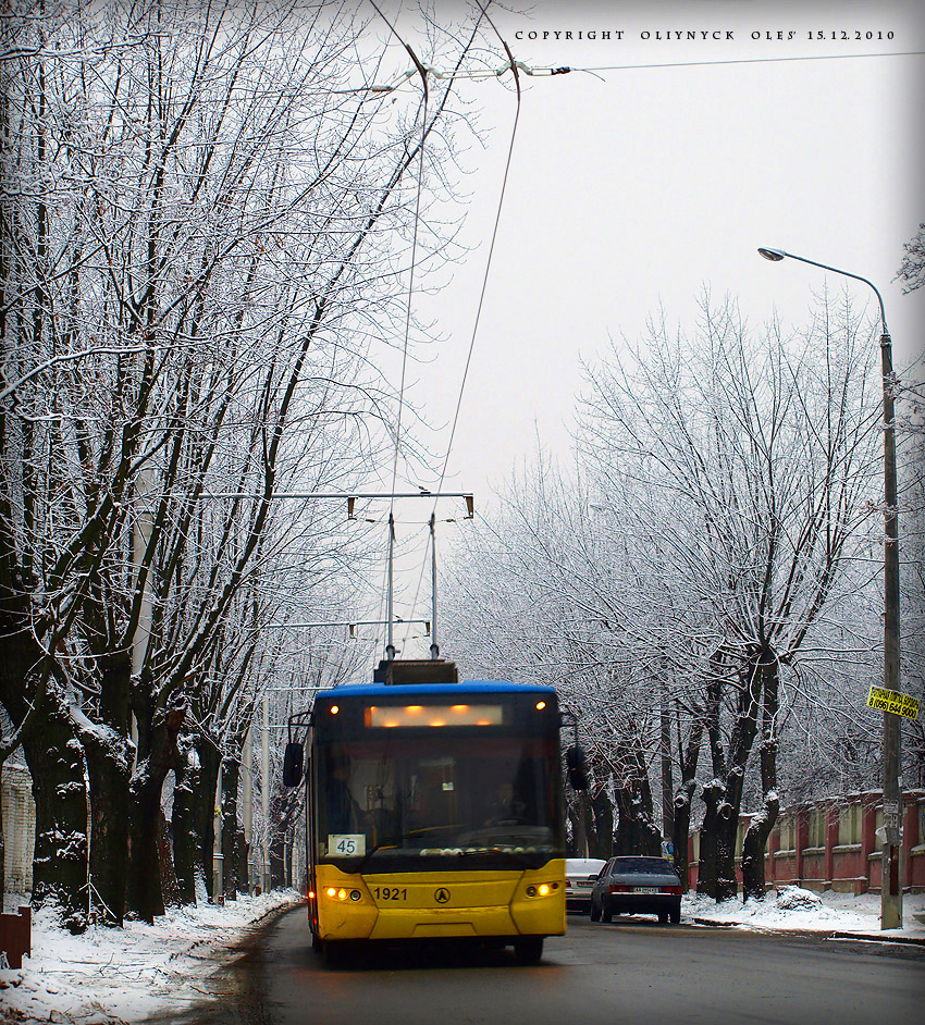 Kyjev, LAZ E183D1 č. 1921