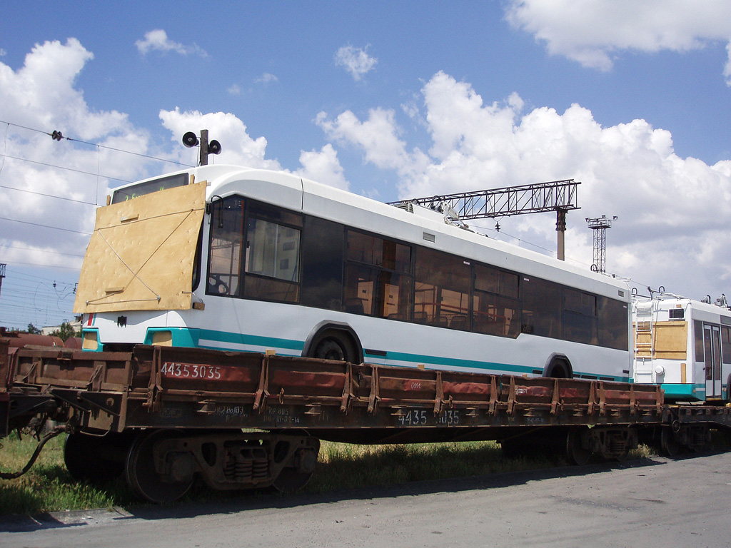 Крымский троллейбус, БКМ 32102 № 4214; Крымский троллейбус — Разгрузка новых троллейбусов БКМ на станции "Симферополь — Грузовой".