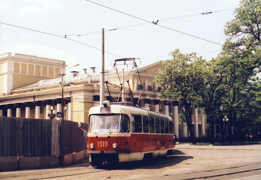 Днепр, Tatra T3SU № 1319; Днепр — Исторические фотографии: Серии иностранных авторов Днепр, Tatra T3SU № 1319; Днепр — Исторические фотографии: Серии иностранных авторов