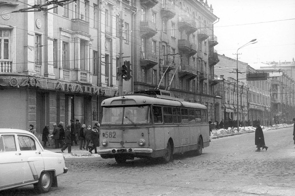 Днепр, Škoda 9Tr21 № 582; Днепр — Исторические фотографии: Серии иностранных авторов Днепр, Škoda 9Tr21 № 582; Днепр — Исторические фотографии: Серии иностранных авторов