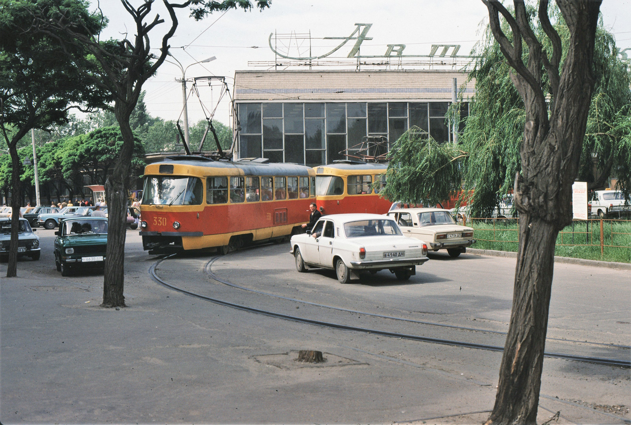 Днепр, Tatra T3SU (двухдверная) № 330; Днепр — Исторические фотографии: Серии иностранных авторов Днепр, Tatra T3SU (двухдверная) № 330; Днепр — Исторические фотографии: Серии иностранных авторов
