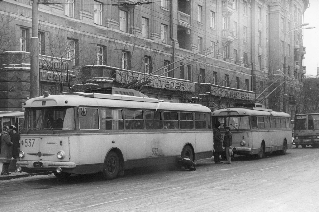 Днепр, Škoda 9Tr20 № 537; Днепр, Škoda 9Tr21 № 582; Днепр — Исторические фотографии: Серии иностранных авторов
