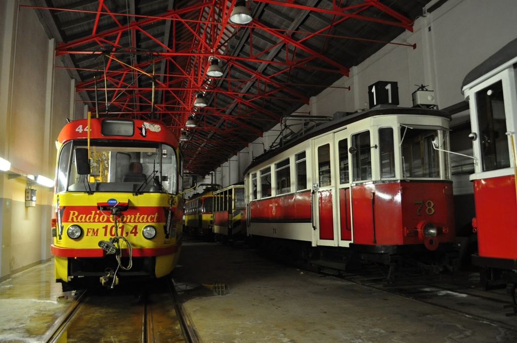 Либерец ― Яблонец-над-Нисой, Tatra T3 № 44; Либерец ― Яблонец-над-Нисой, Двухосный моторный Ringhoffer № 78