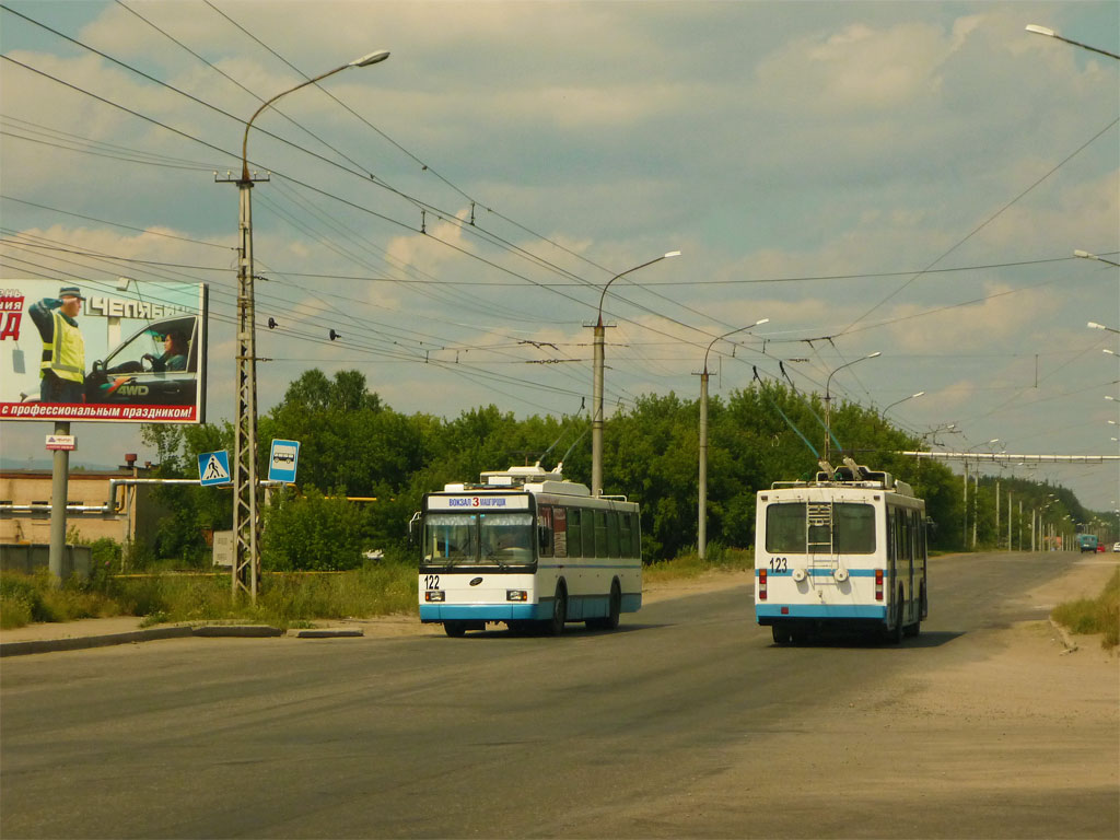 Миасс, ВМЗ-5298.00 (ВМЗ-375) № 122; Миасс, ВМЗ-5298.00 (ВМЗ-375) № 123; Миасс — Троллейбусные линии — промзона
