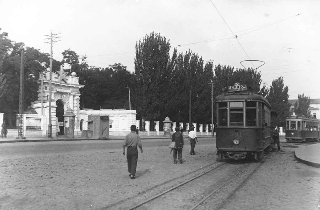 Днепр, Двухосный моторный Николаевского завода № 221; Днепр — Исторические фотографии: Трамвай