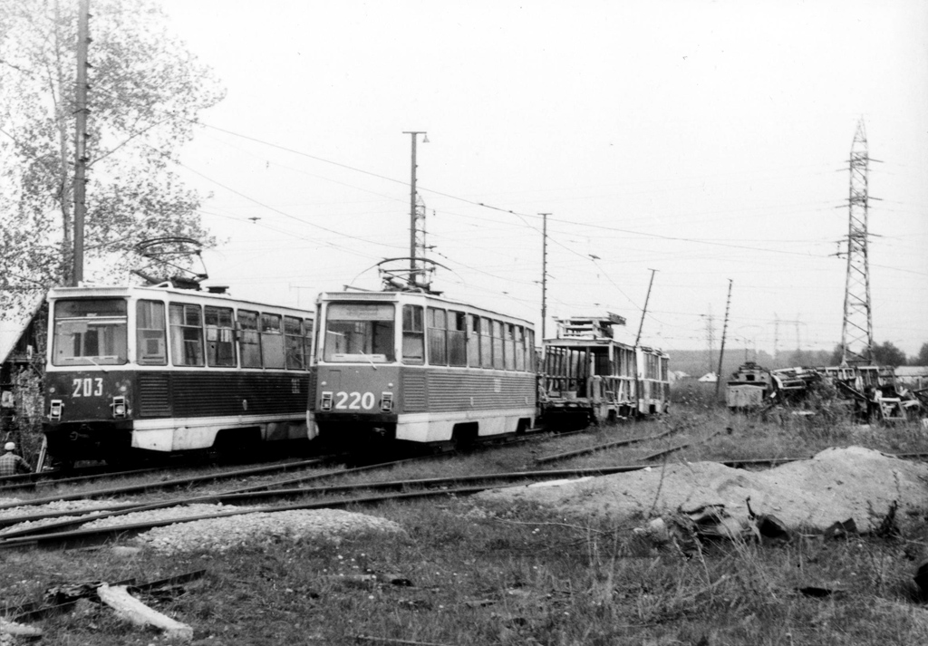 Прокопьевск, 71-605 (КТМ-5М3) № 203; Прокопьевск, 71-605 (КТМ-5М3) № 220