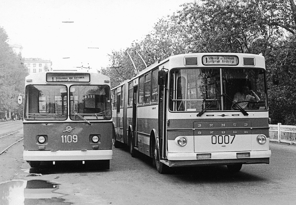 Москва, ЗиУ-682В № 1109; Москва, Škoda Sanos S 200 Tr № 0007; Москва — Исторические фотографии — Трамвай и Троллейбус (1946-1991)