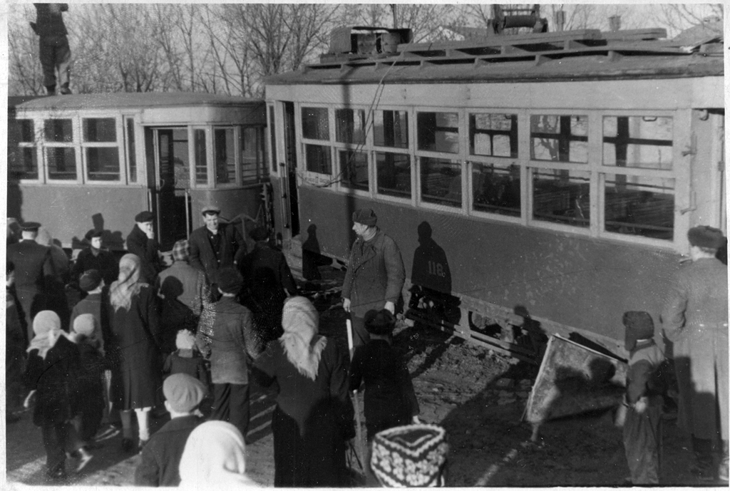 Одесса, Двухосный прицепной Коломенского завода № 1511; Одесса, Двухосный моторный Nivelles тип B № 118