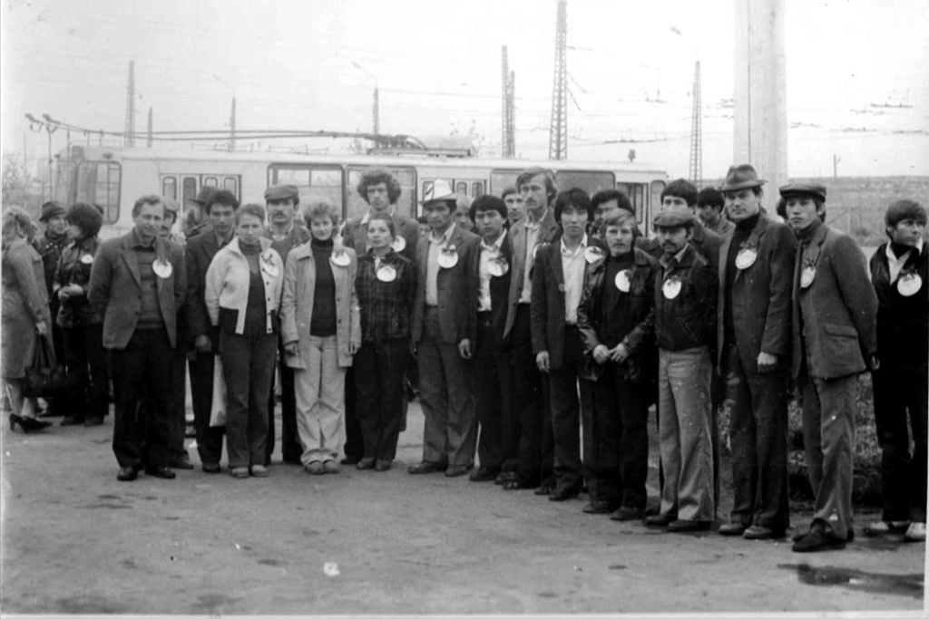 比什凯克 — Electric transit workers; 比什凯克 — Old photos