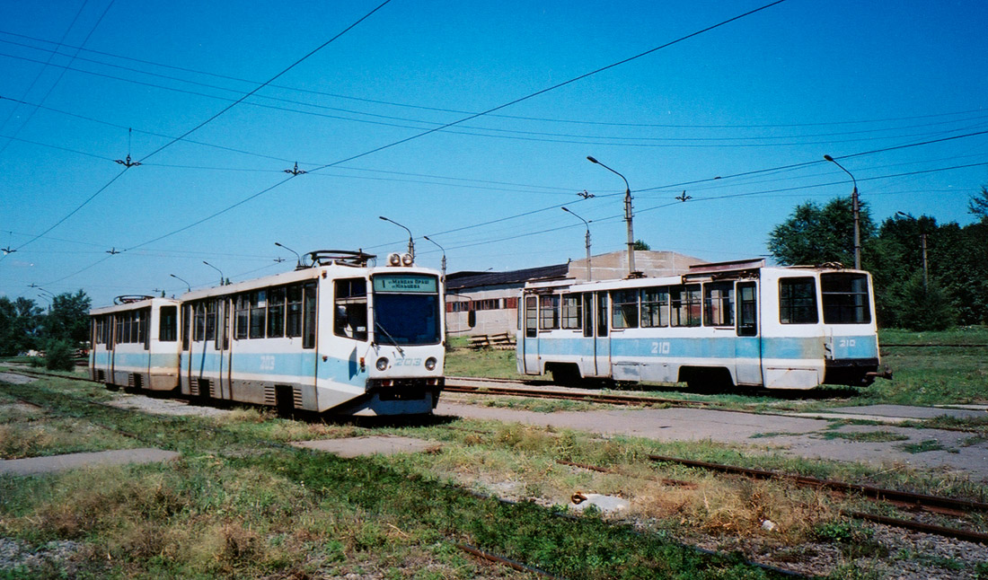 Кривой Рог, 71-611 № 203; Кривой Рог, 71-611П № 210