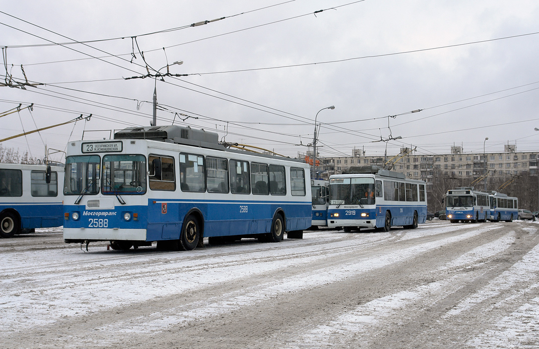 Москва, ЗиУ-682ГМ1 (с широкой передней дверью) № 2588