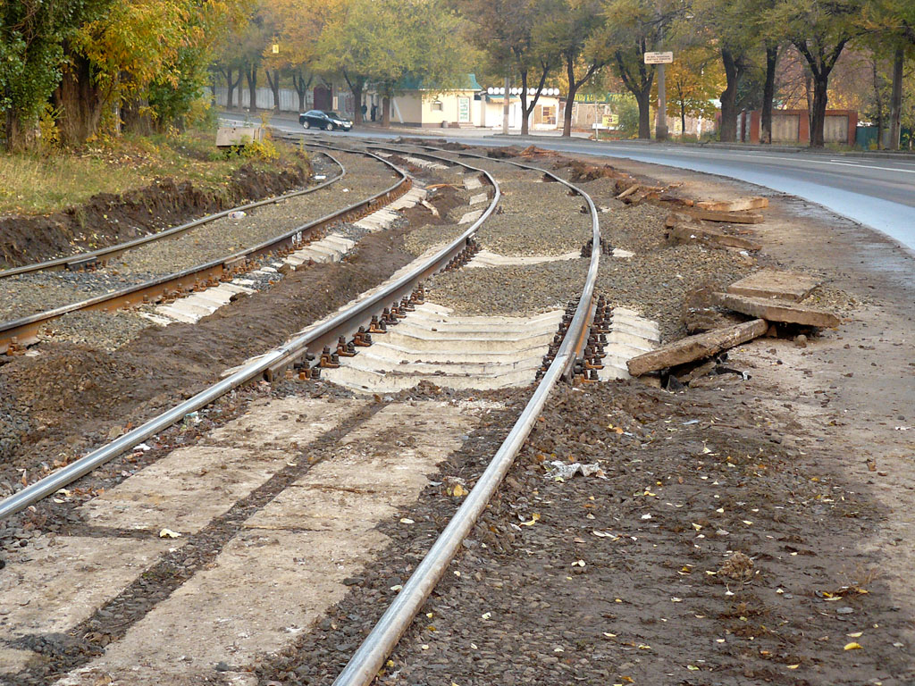 Donezk — Track reconstructions and repairings