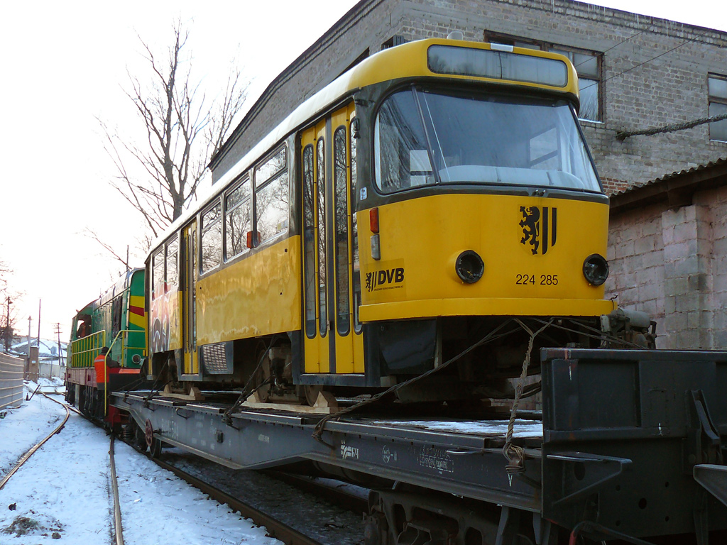 Dnipras, Tatra T4D-MT nr. 1443; Dnipras — Arrival and unloading of used cars from Germany (2011)