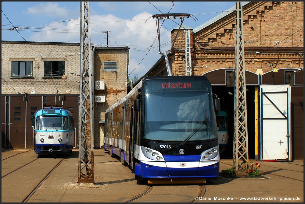 Riga, Tatra T3A # 40642; Riga, Škoda 15T ForCity Alfa Riga # 57016 Riga, Tatra T3A # 40642; Riga, Škoda 15T ForCity Alfa Riga # 57016