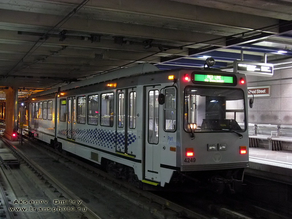 Питтсбург, PA, CAF LRV № 4249 Питтсбург, PA, CAF LRV № 4249