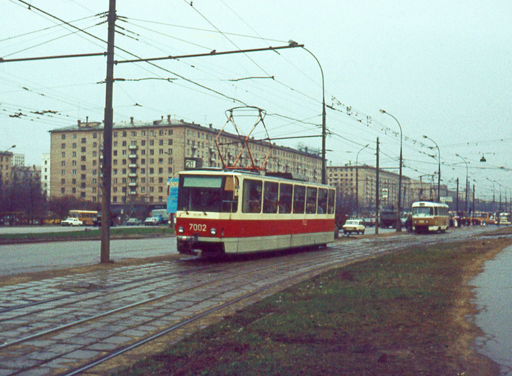 Москва, Tatra T7B5 № 7002