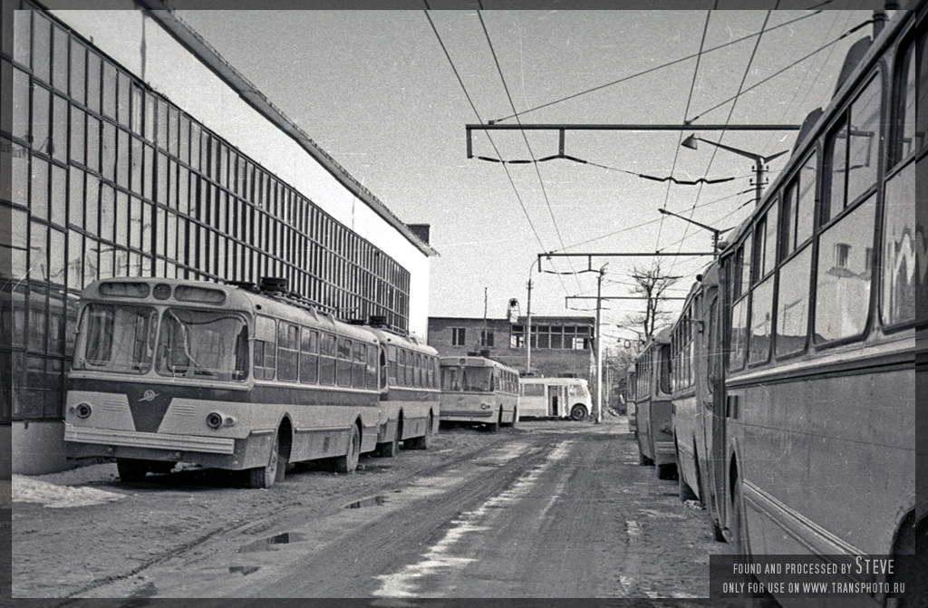 Чернигов, ЗиУ-5Д № 163; Чернигов — Инфраструктура троллейбусного депо; Чернигов — Исторические фото ХХ века