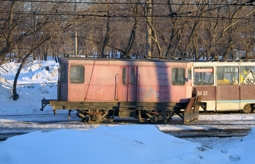 Novosibirsk, GS-4 č. С-18; Novosibirsk, 71-605 (KTM-5M3) č. 3037