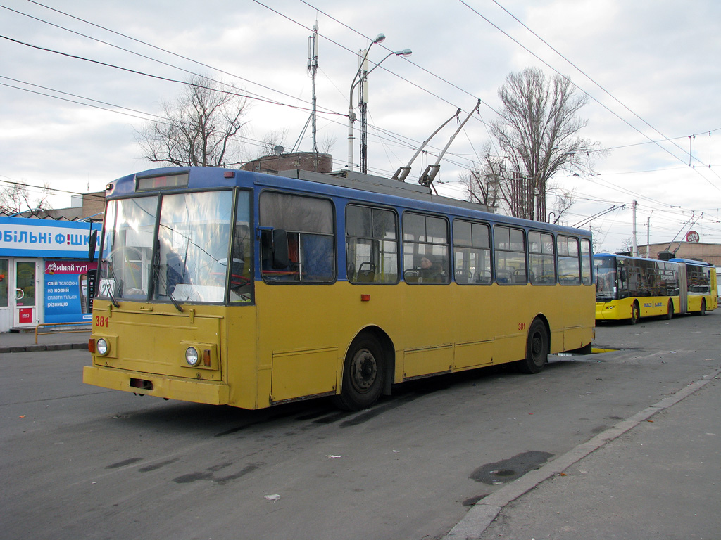 Киев, Škoda 14Tr02/6 № 381