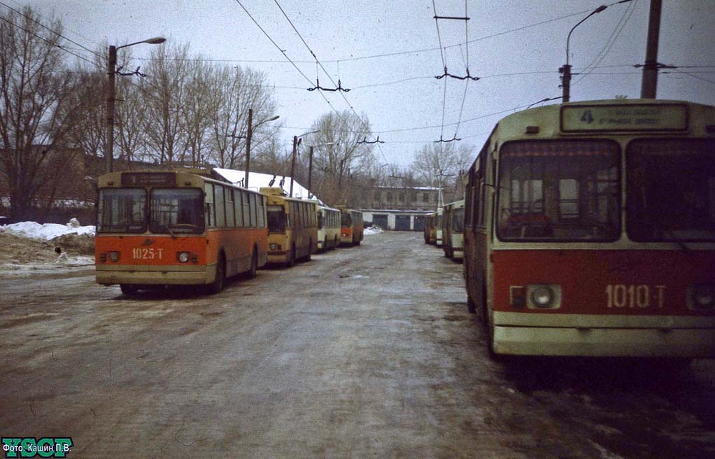 Казань, ЗиУ-682В-012 [В0А] № 1025; Казань, ЗиУ-682В [В00] № 1010